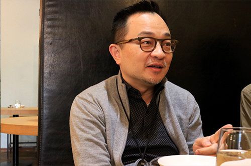 方頌仁董事長在用餐時與我們分享人生經驗。廖千慧攝